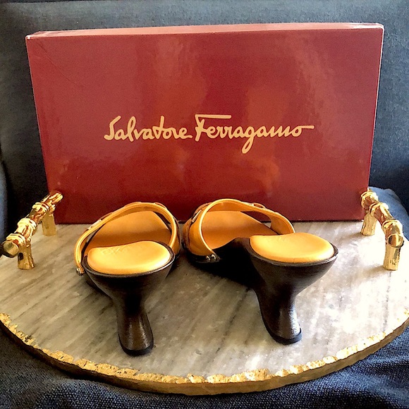 Salvatore Ferragamo Caterina Orange  Logo Shoes - Picture 6 of 11